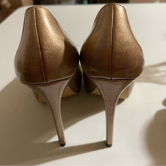 Worn once , Diba gold open toe pumps with 5” heel offset by 1” platform. Size 9 - Picture 2 of 8